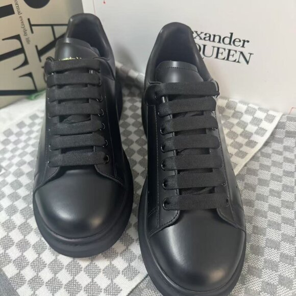Alexander McQueen sneakers for women - Picture 3 of 7